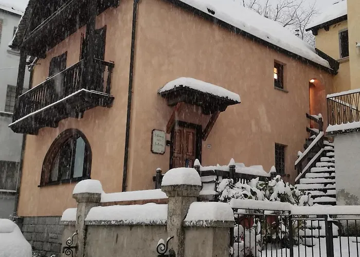 Apartment La Dimora Della Fontana Mozzio